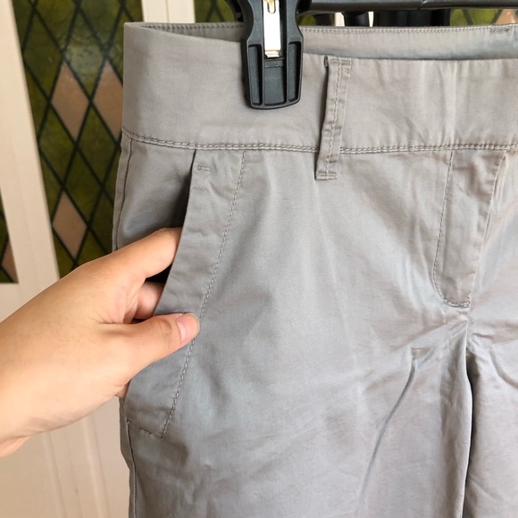 Size 6 NWT Ann Taylor Grey Cropped Pants - Picture 2 of 5